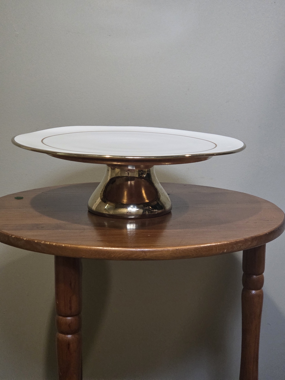 Ciroa White Porcelain Cake Stand with Gold Pedestal